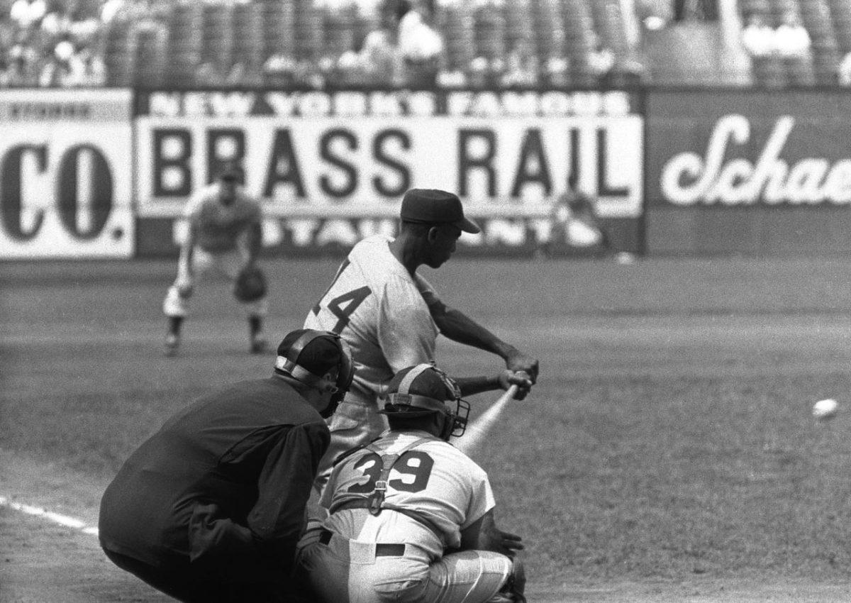 Cubs legend Ernie Banks dies at 83