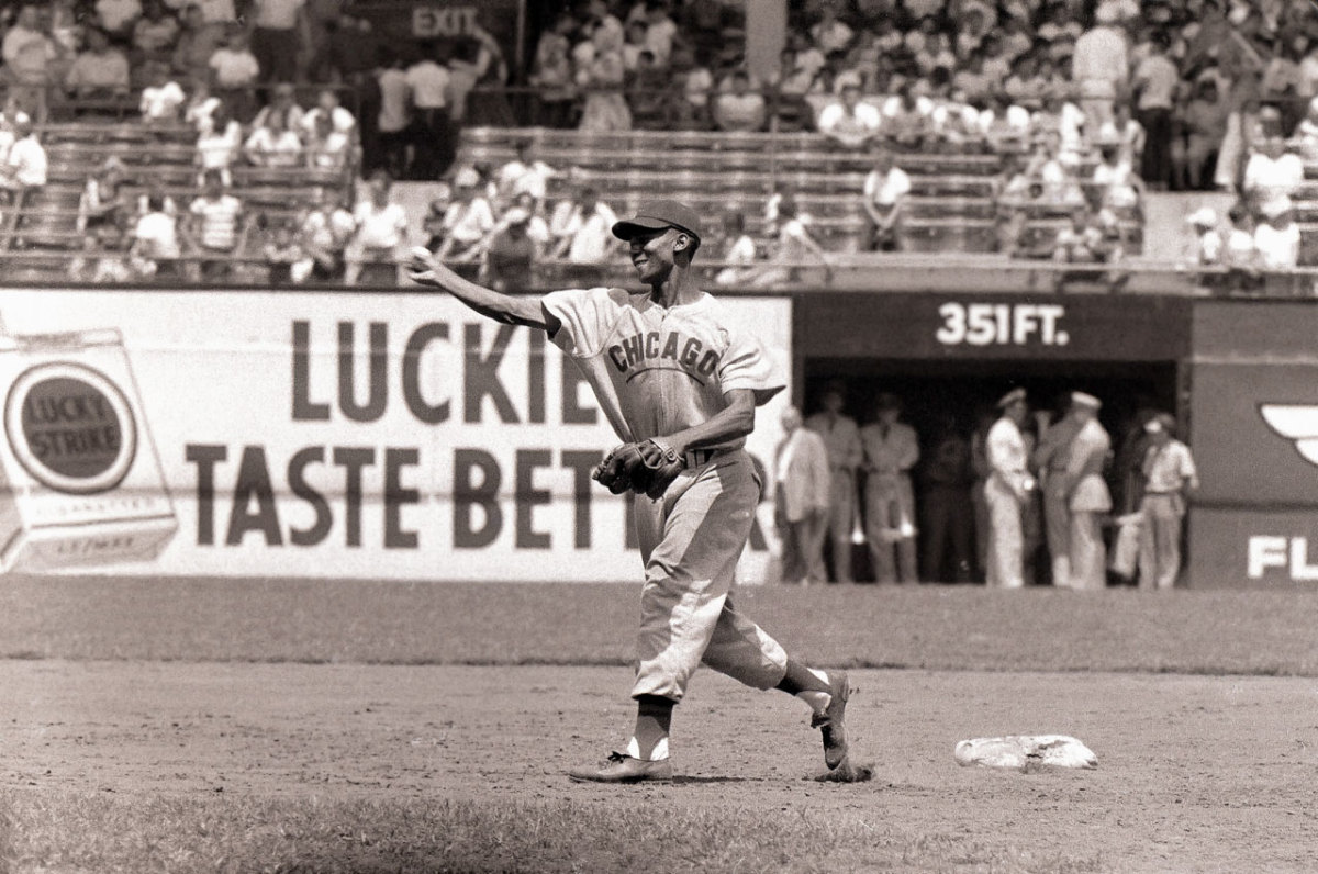 Chicago Cubs Hall of Famer Ernie Banks dies at 83