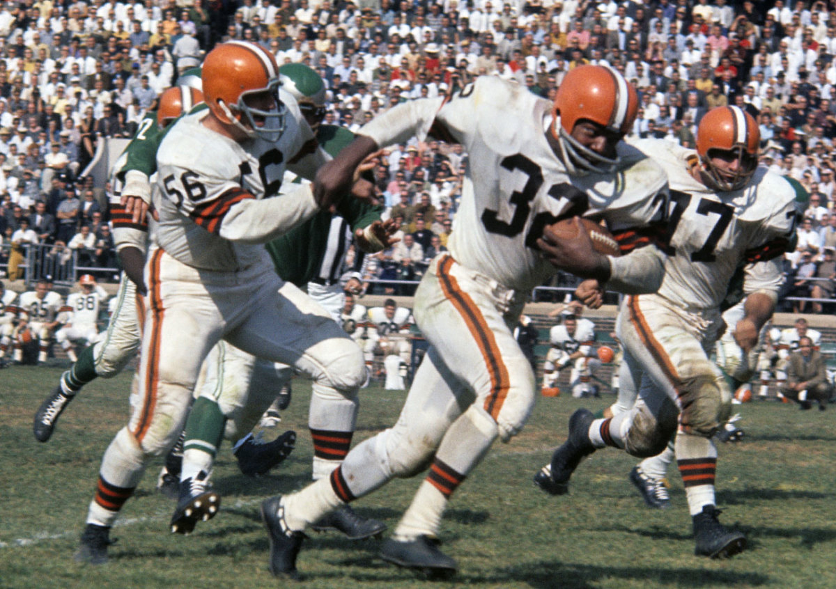 Brown versus the Eagles in 1961. (Photo: Neil Leifer/Sports Illustrated)