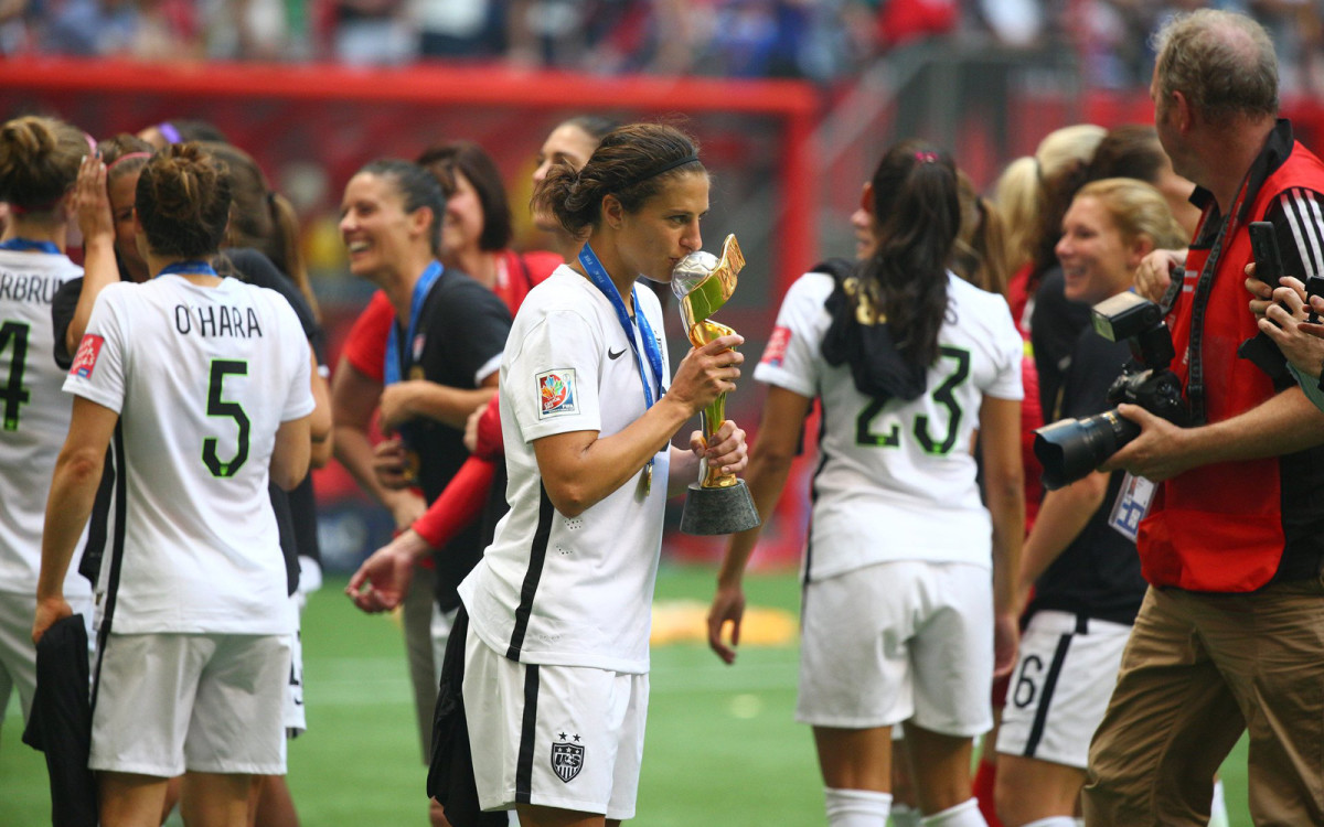 carli-lloyd-kiss-world-cup-trophy.jpg