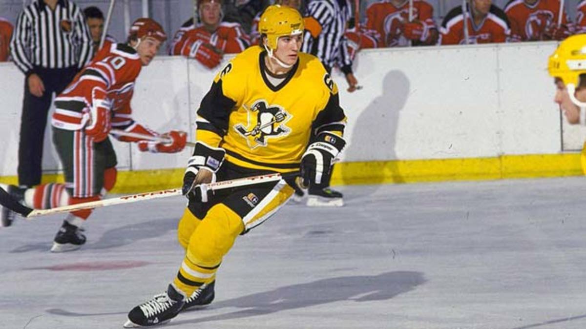 Mario Lemieux wearing the gold Pittsburgh Penguins uniform