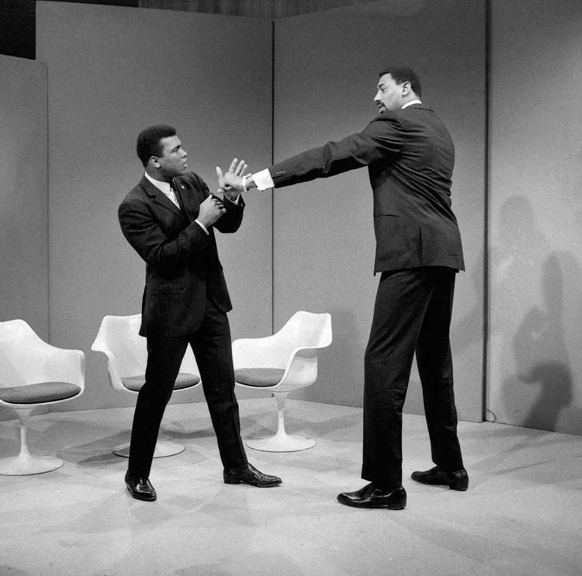 1967-Wilt-Chamberlain-Muhammad-Ali.jpg