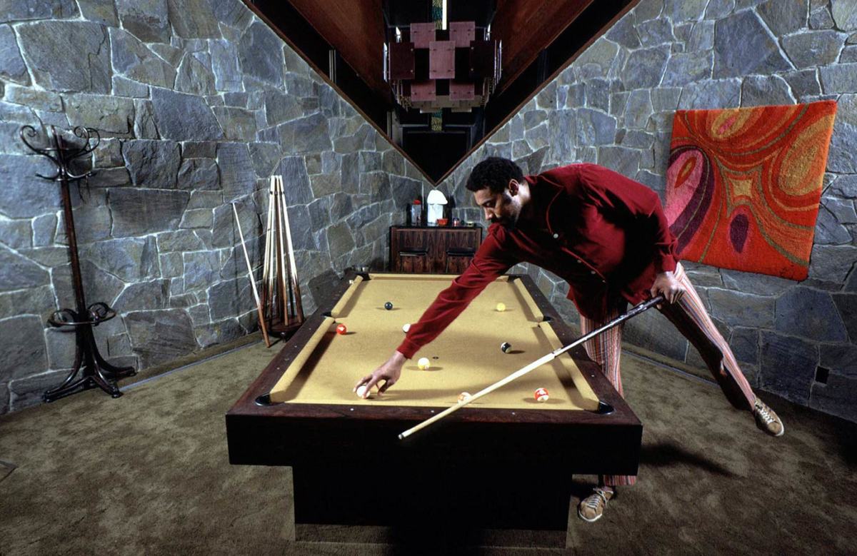 1972-Wilt-Chamberlain-pool-table.jpg