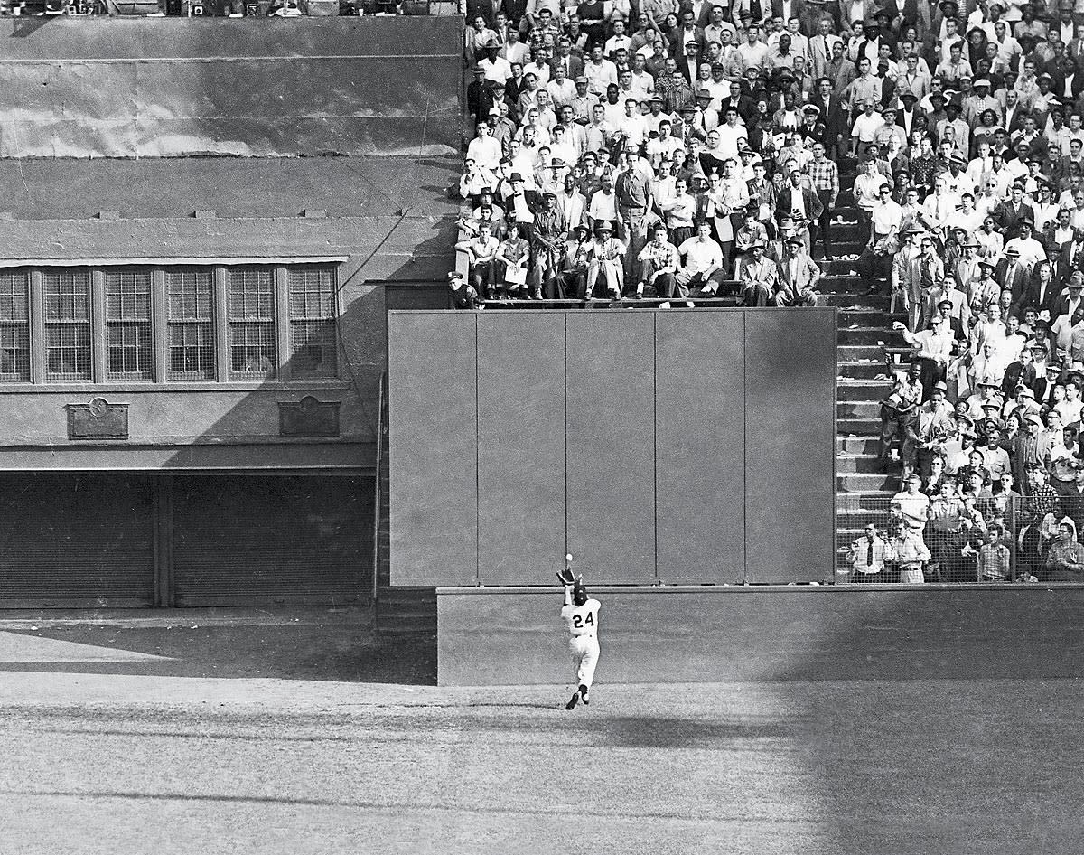 55 Iconic American History Photos And The Stories Behind Them