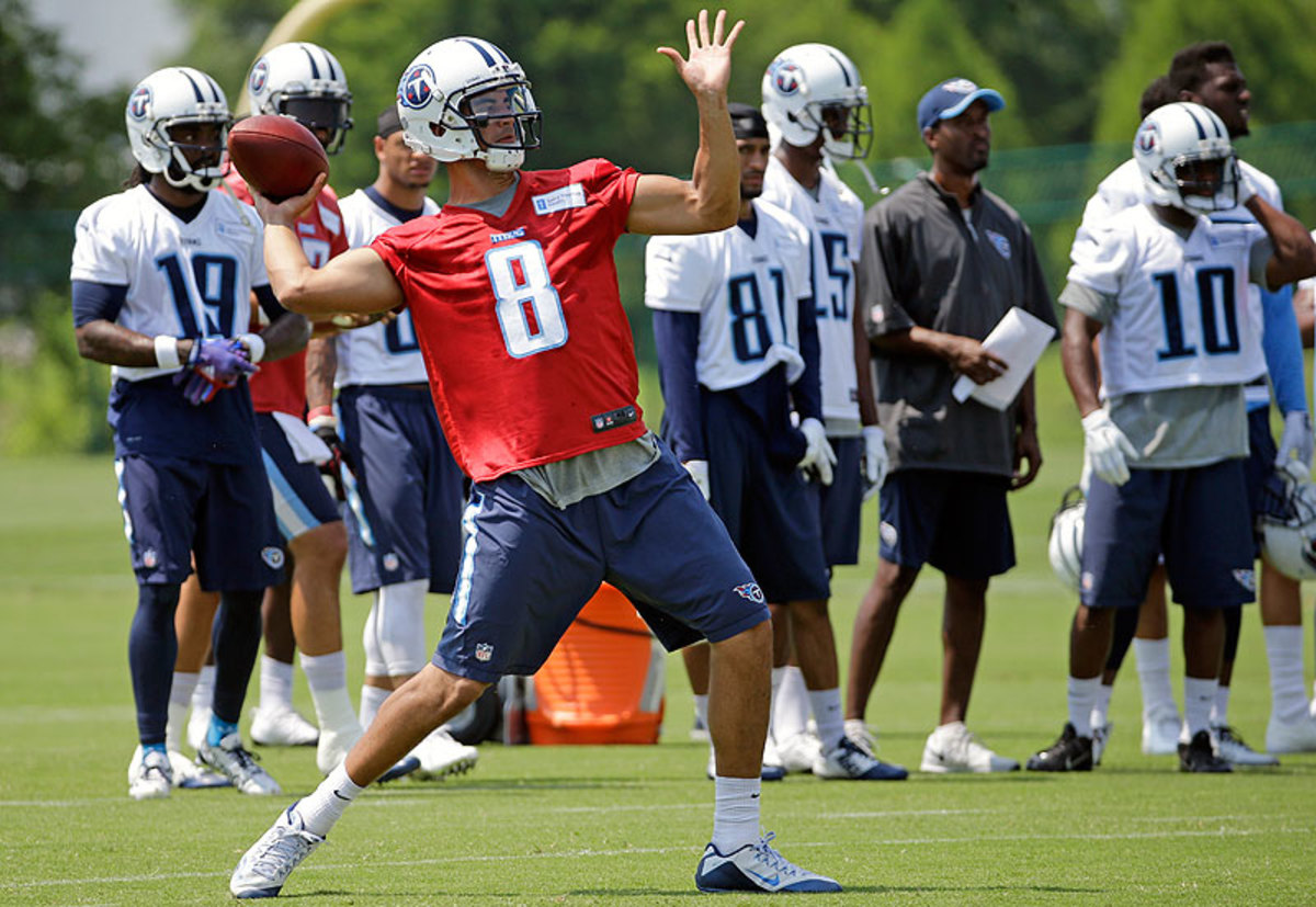 Marcus Mariota participated in Titans minicamps despite not having finalized a contract. (Mark Humphrey/AP)