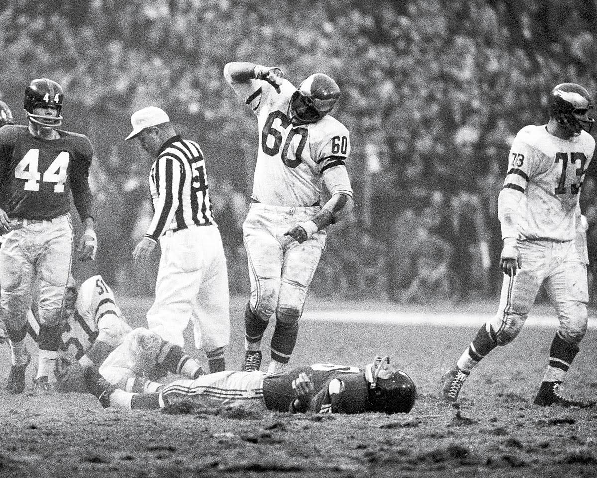 3-chuck-bednarik-1960-fs.jpg