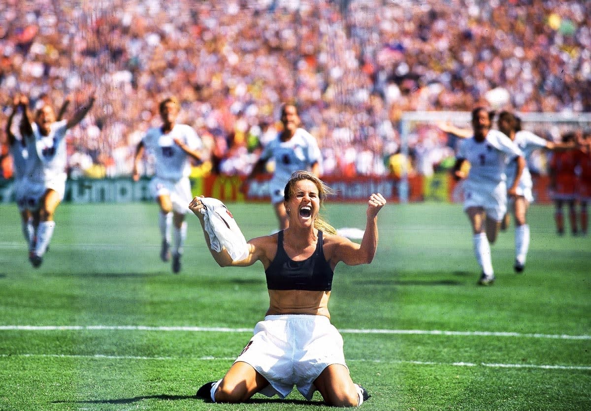 14-brandi-chastain-1999-fs.jpg