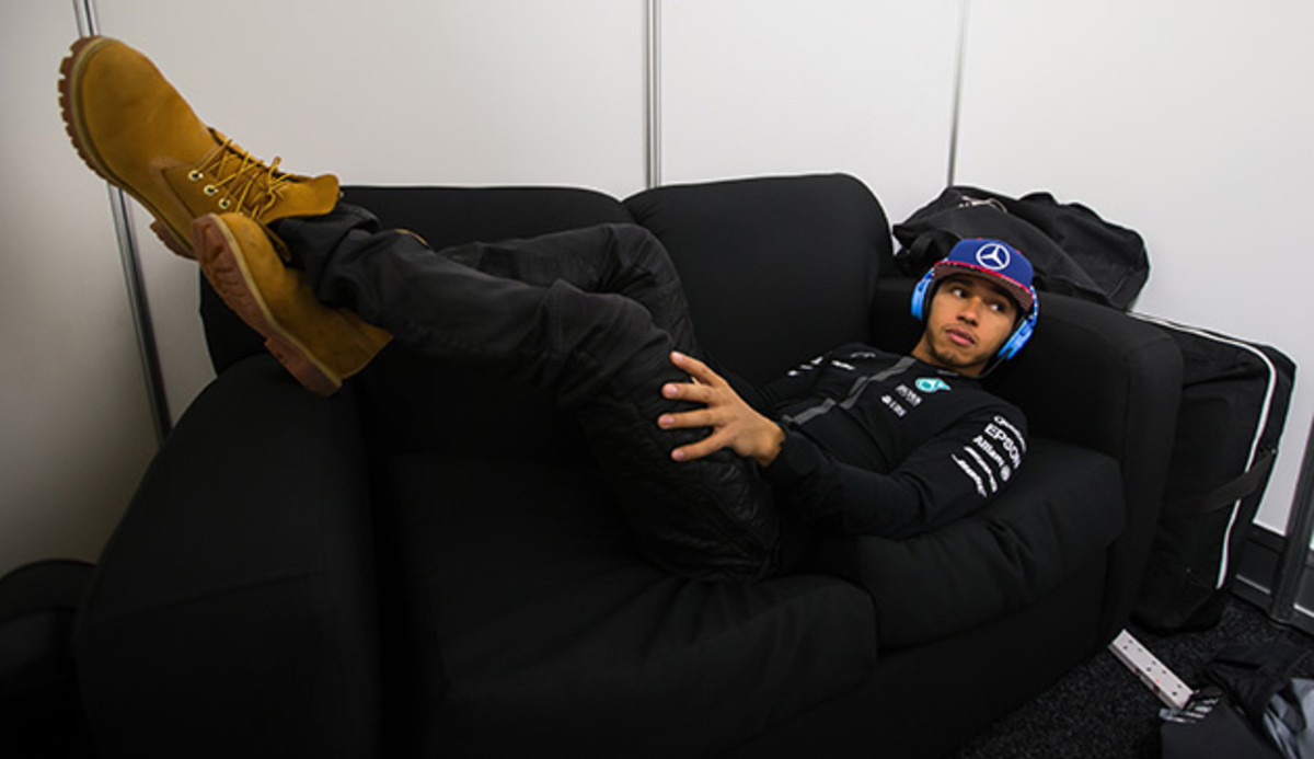 Lewis-Hamilton-couch-Bruty.jpg