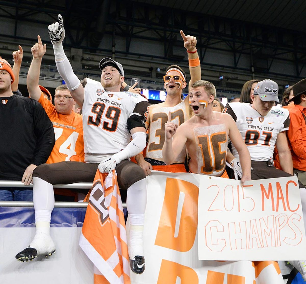bowling-green-college-fans-499994834_master.jpg