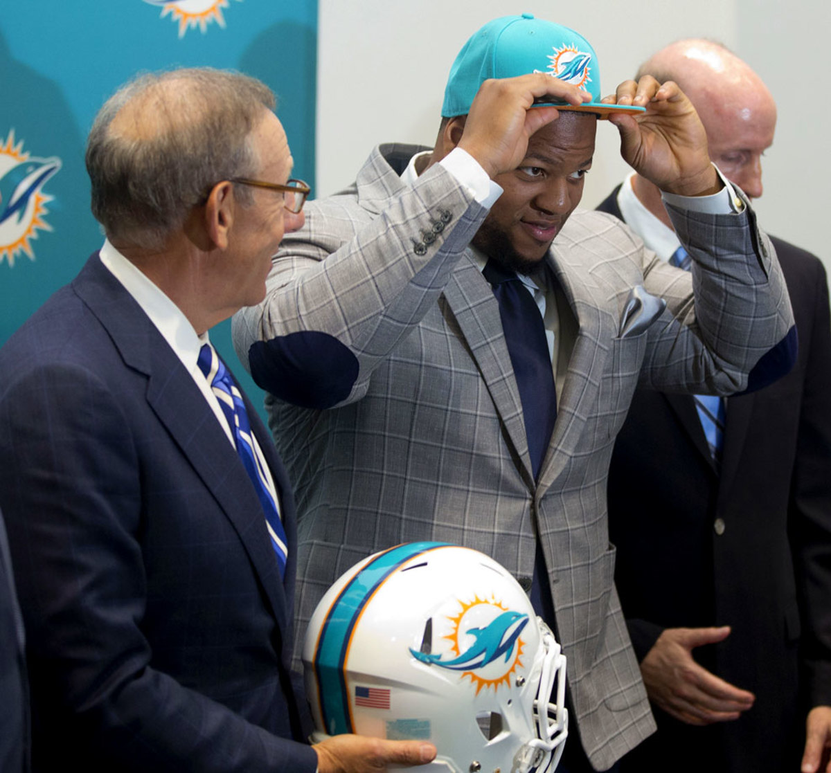 37-Miami-Dolphins-Ndamukong-Suh.jpg