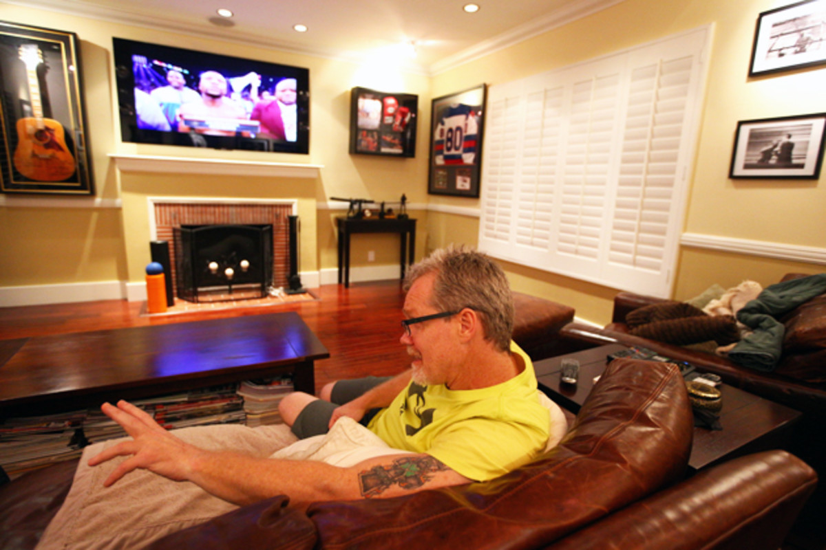 freddie-roach-house-pacquiao-mayweather-630.jpg