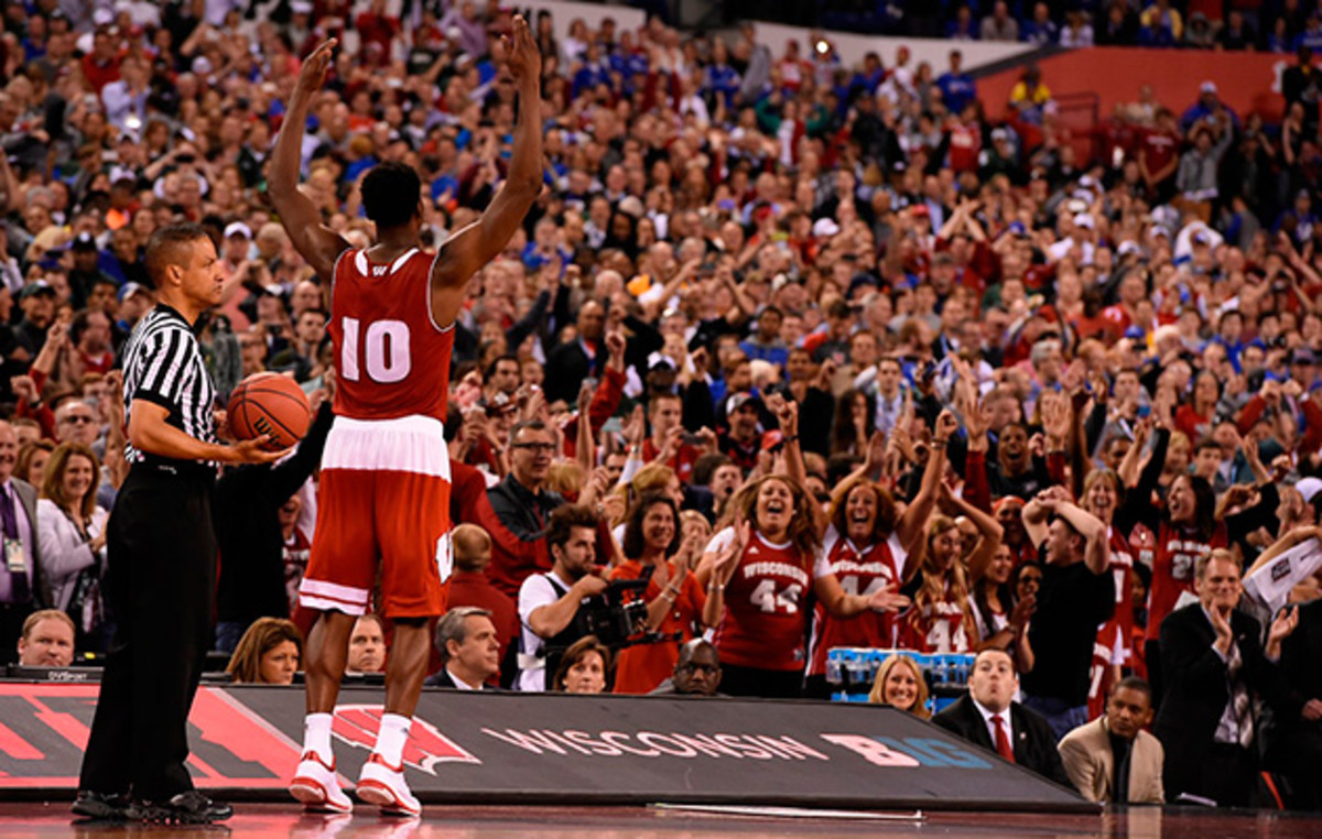 nigel-hayes-ncaa-tournament-fans.jpg