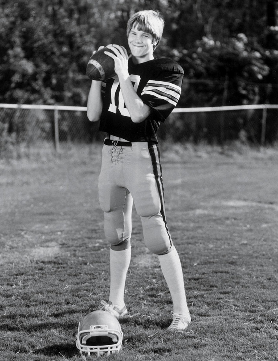 Brett-Favre-youth-football.jpg