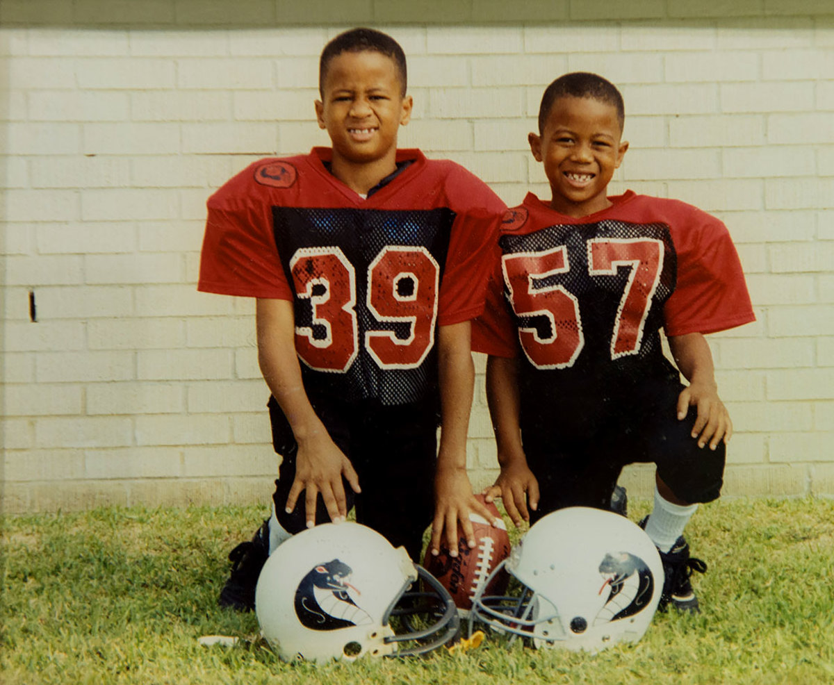 Earl-Thomas-youth-football.jpg