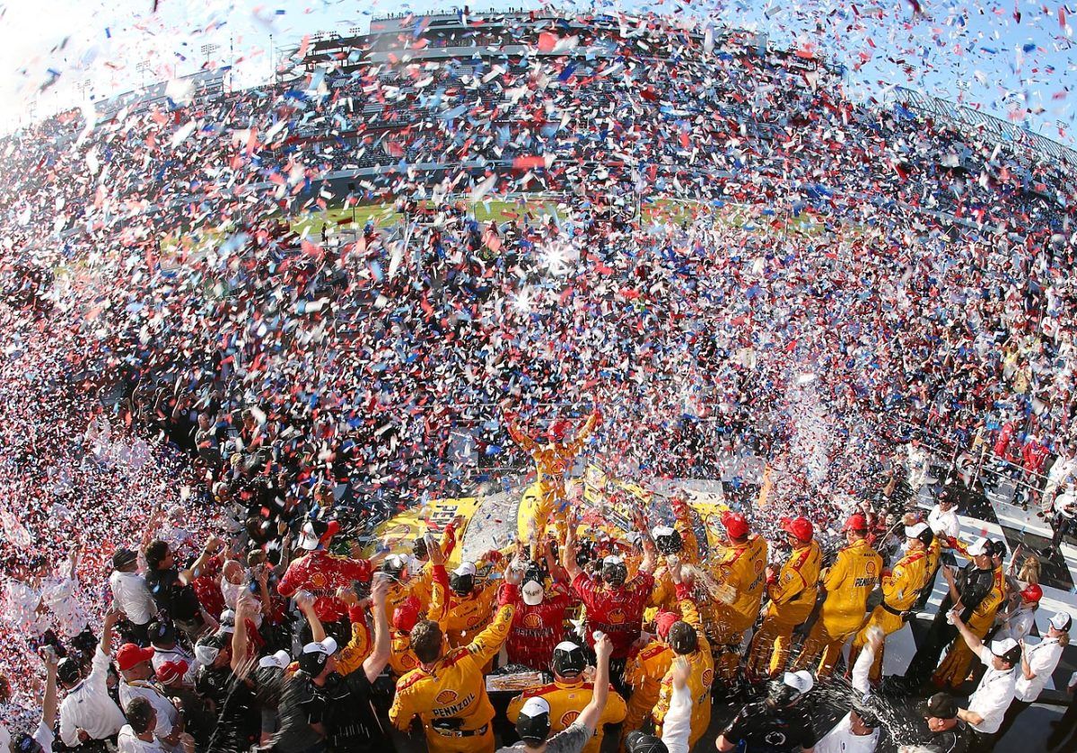 Joey-Logano_10.jpg
