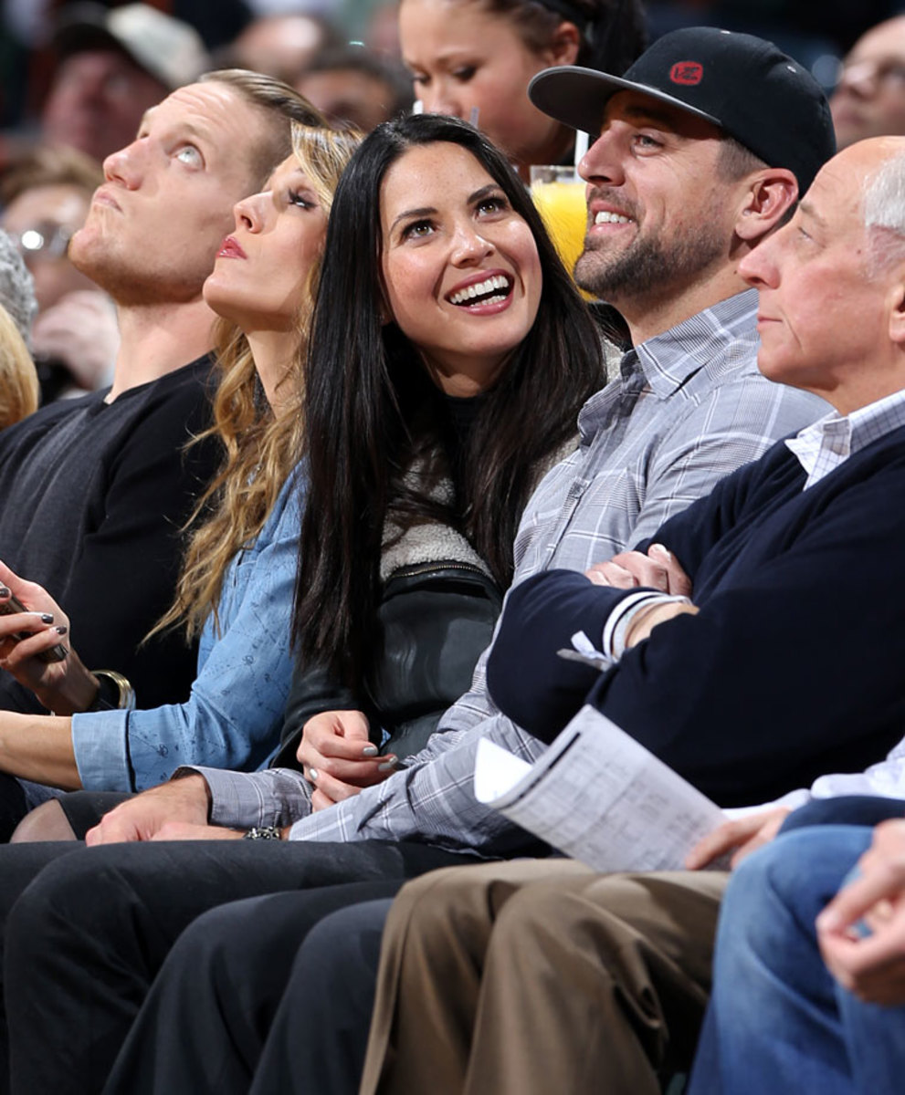2014-1111-Olivia-Munn-Aaron-Rodgers.jpg