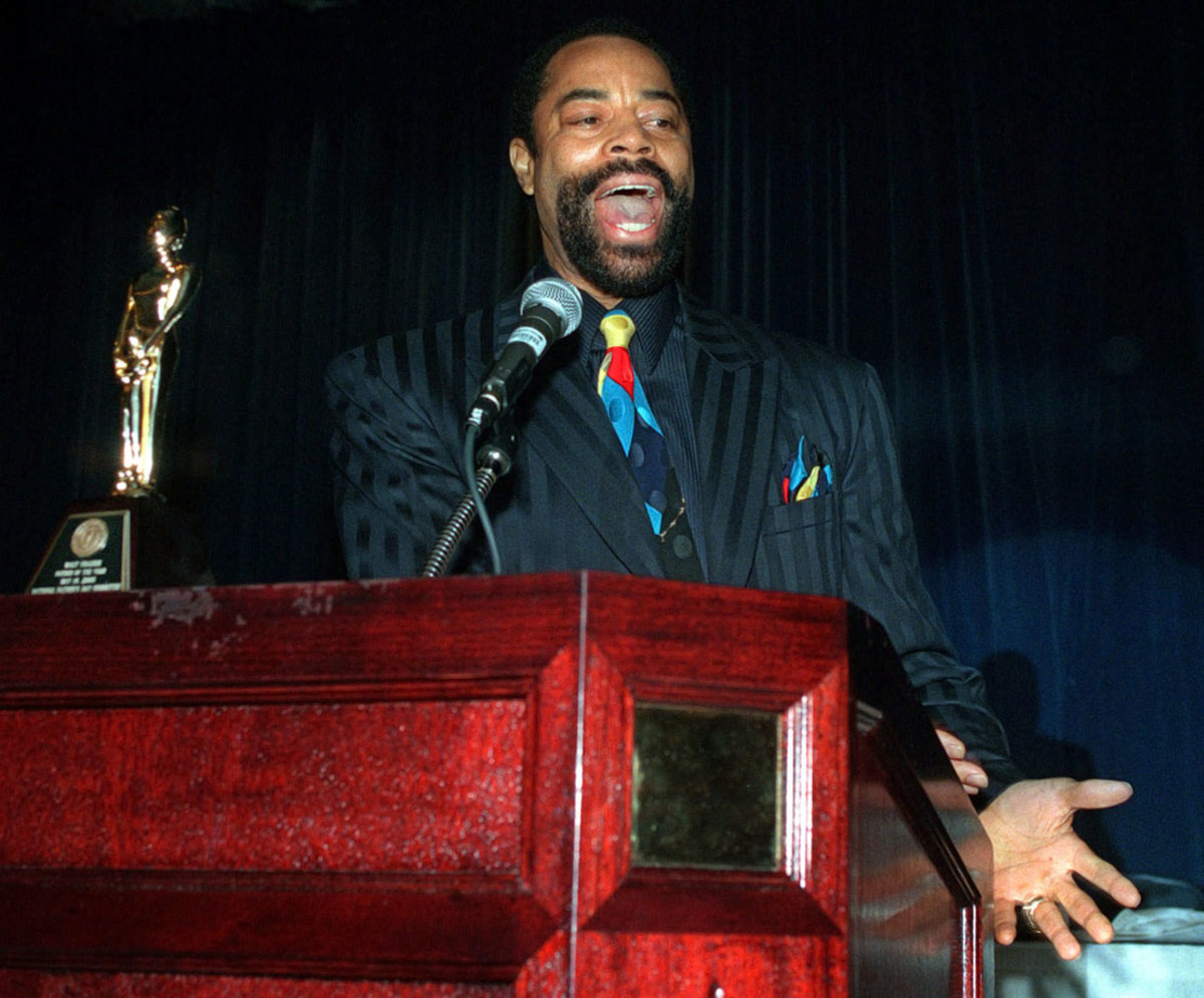 2000-0518-Walt-Clyde-Frazier-suit.jpg