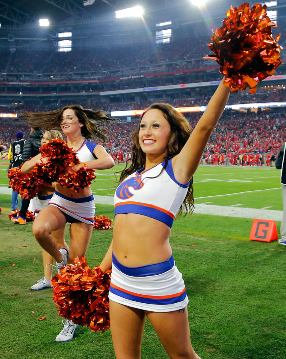 Fiesta-Bowl-Boise-State-cheerleadersca8fa7d525be4a13bb9d464c2f4e6baa-0.jpg