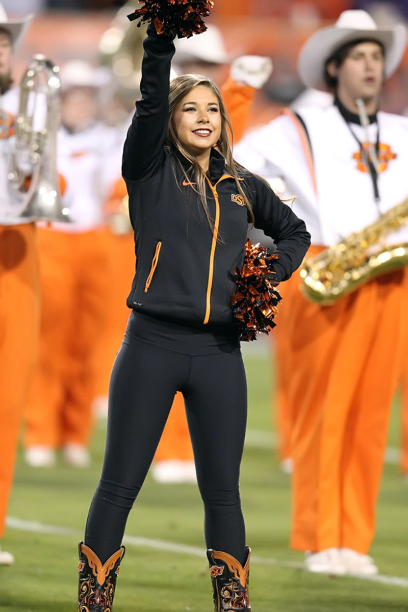 Cactus-Bowl-Oklahoma-State-cheerleaders-YP4_9001.jpg