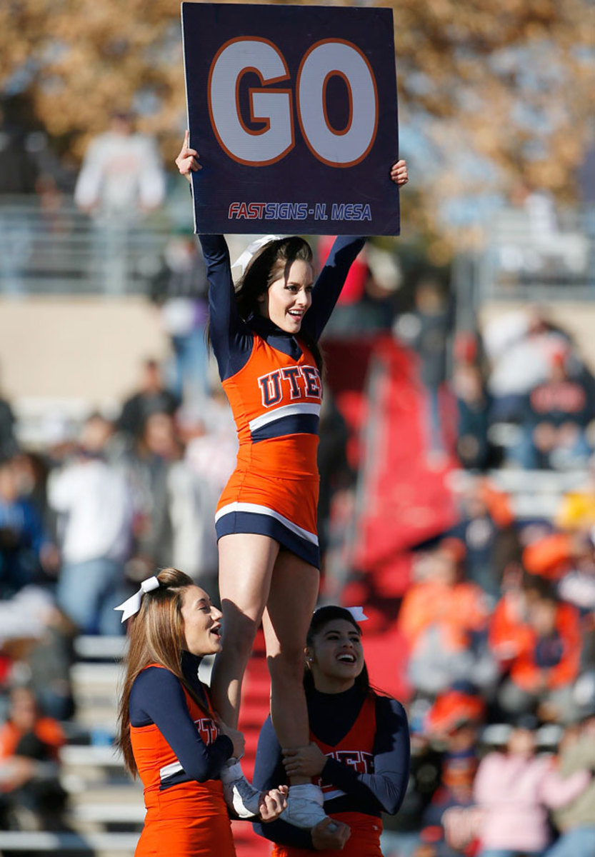 New-Mexico-Bowl-UTEP-cheerleaders-b12a526fb6dd463780b2b791effcc6f3-0.jpg