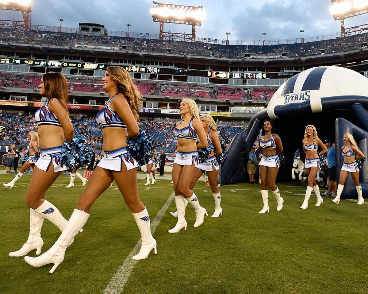 Tennessee-Titans-cheerleaders-AP_474305948431.jpg