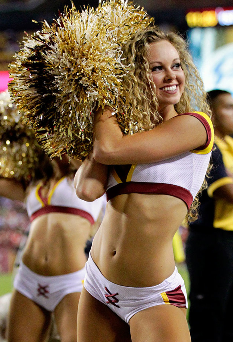 Washington-Redskins-cheerleaders-AP_701978534813.jpg
