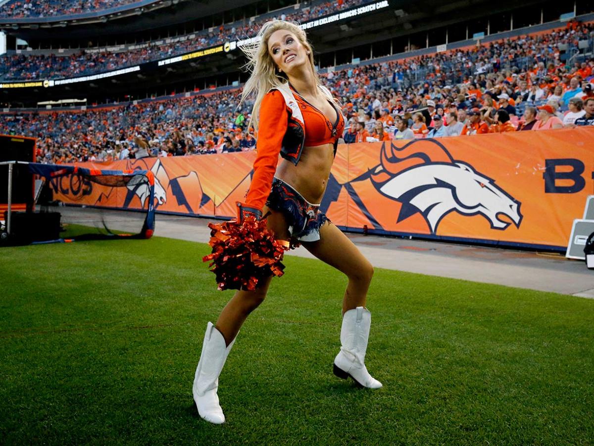 Denver-Broncos-cheerleaders-AP_873116685201.jpg