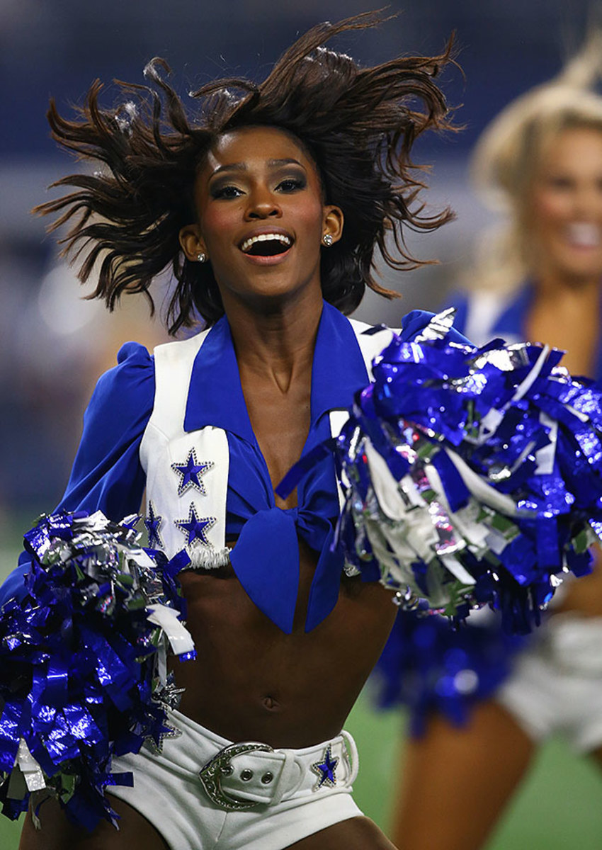 Dallas-Cowboys-cheerleaders-486412618.jpg