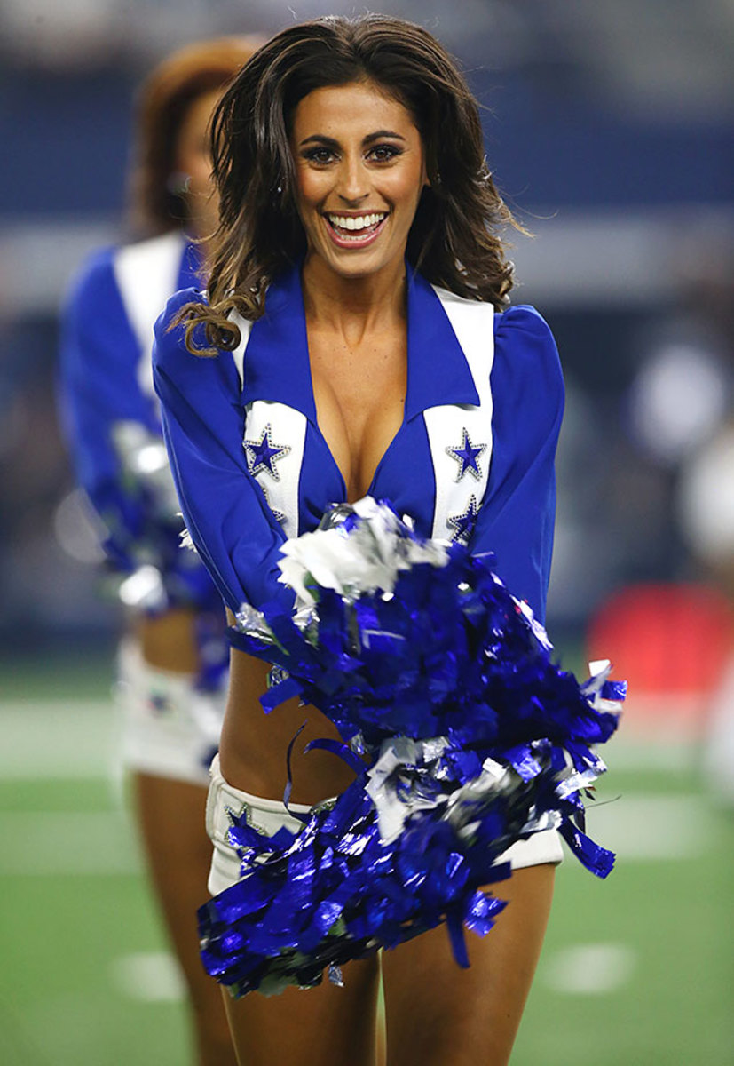 Dallas-Cowboys-cheerleaders-486412624.jpg