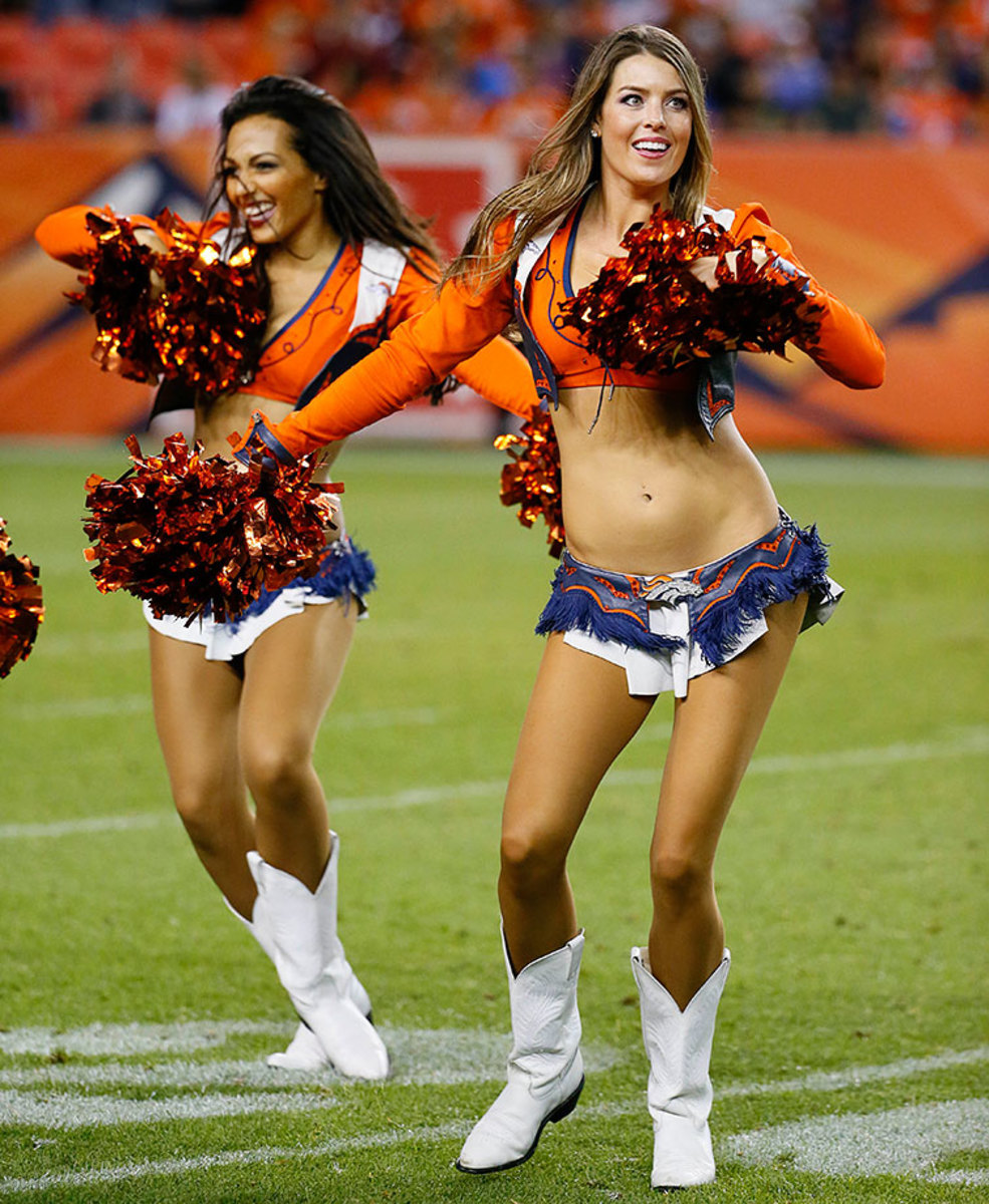 Denver-Broncos-cheerleaders-AP_394236281600.jpg