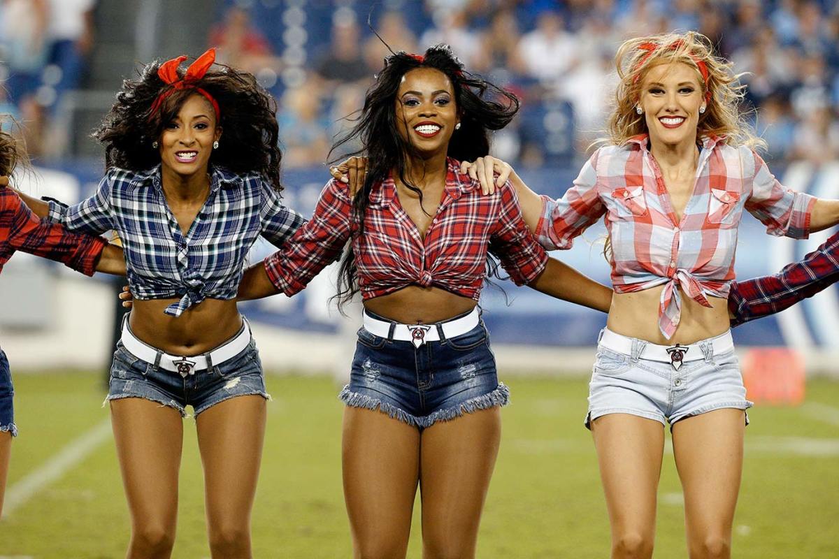 Tennessee-Titans-cheerleaders-AP_989285042785.jpg