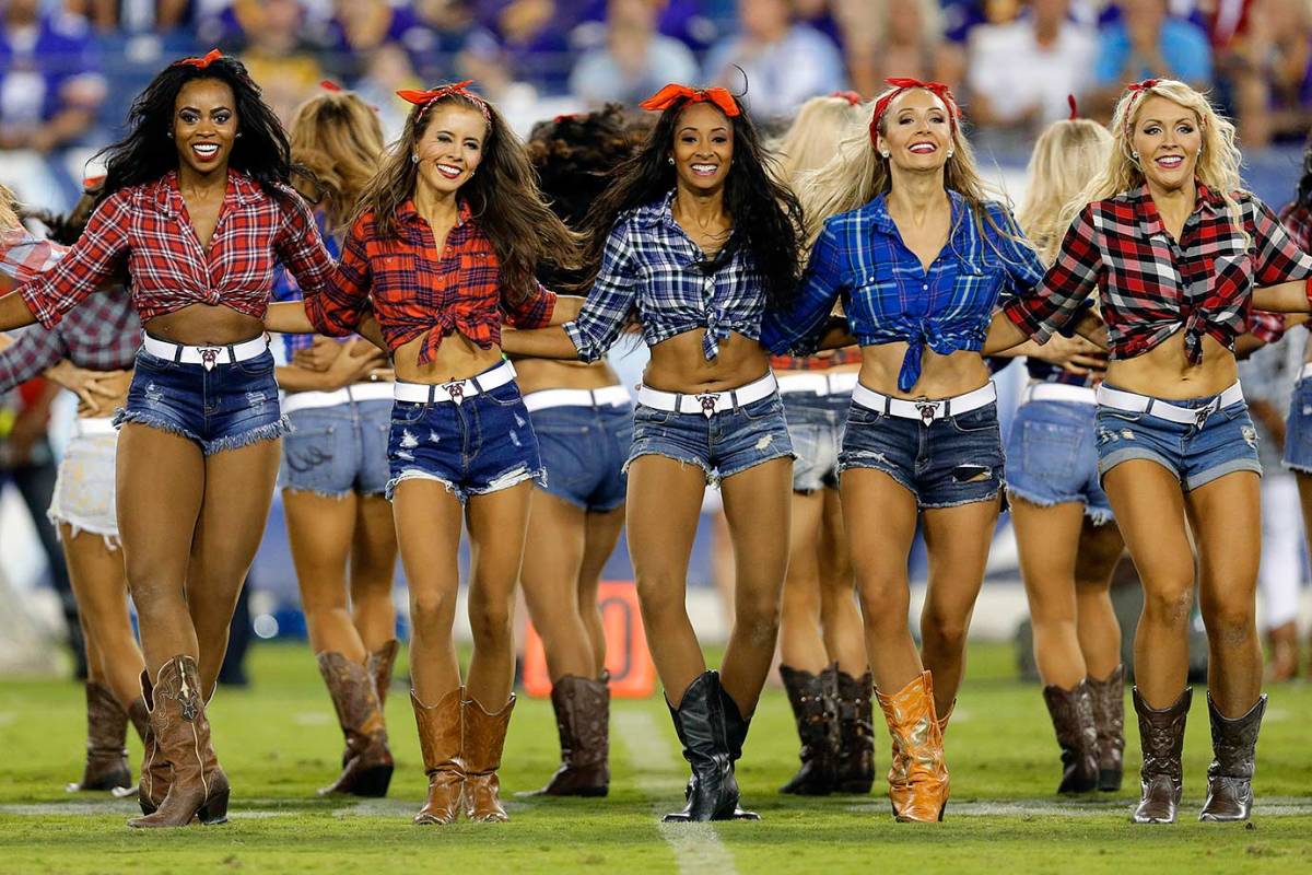 Tennessee-Titans-cheerleaders-AP_536057611325.jpg