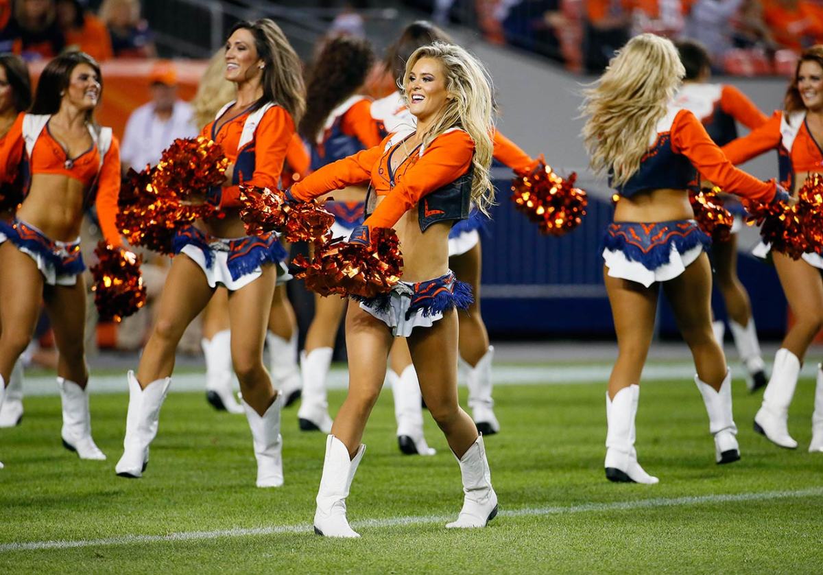Denver-Broncos-cheerleaders-AP_633929739626.jpg
