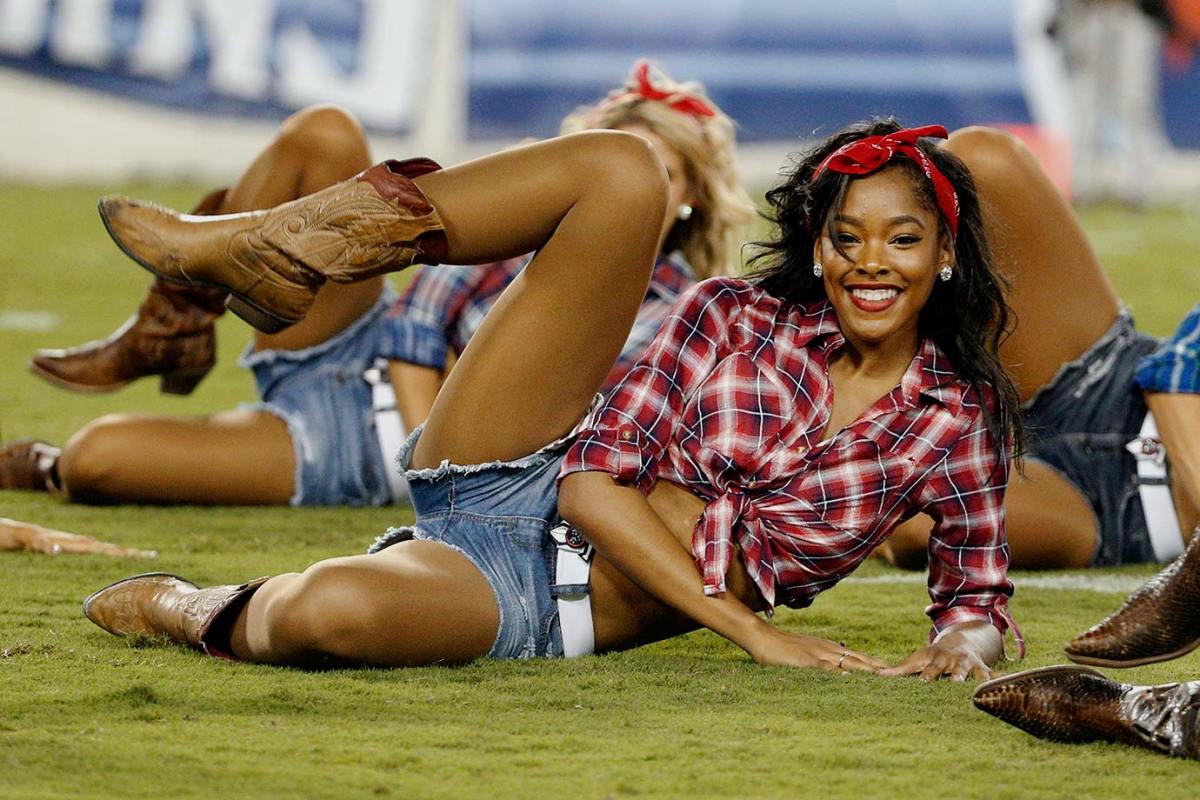 Tennessee-Titans-cheerleaders-AP_676895299646.jpg