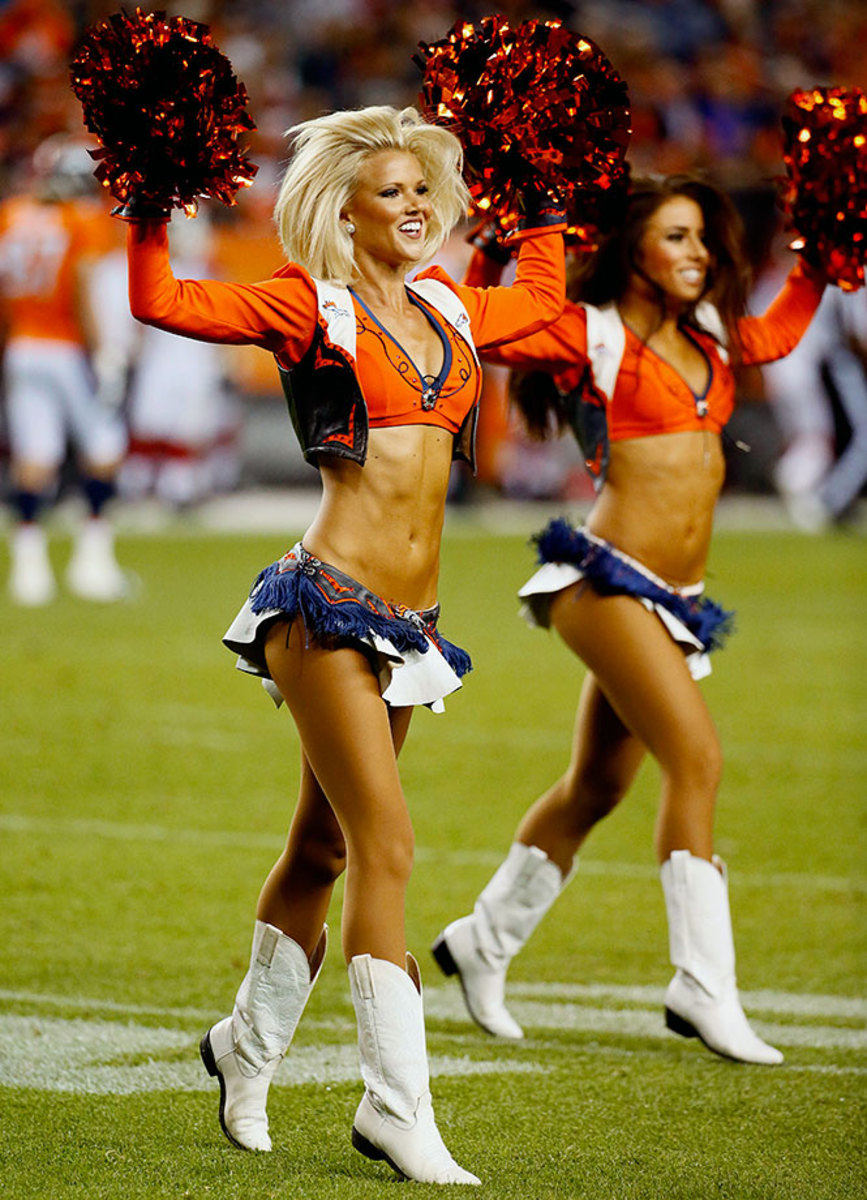 Denver-Broncos-cheerleaders-AP_360413456440.jpg