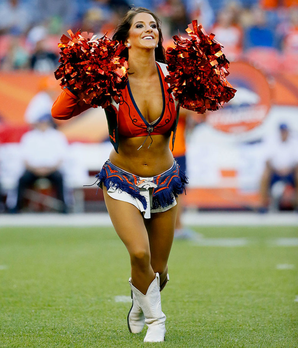Denver-Broncos-cheerleaders-AP_684431164943.jpg