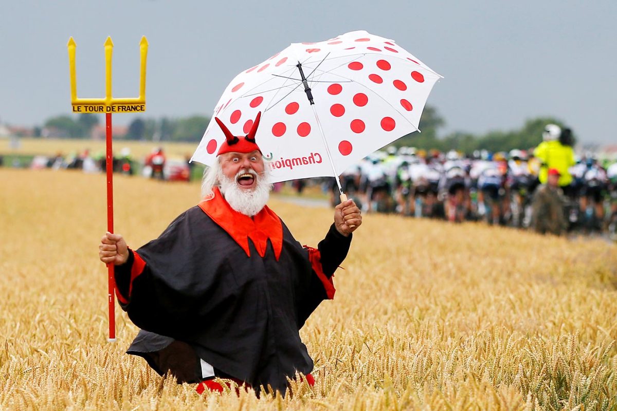 tour-de-france-fan-479911892.jpg
