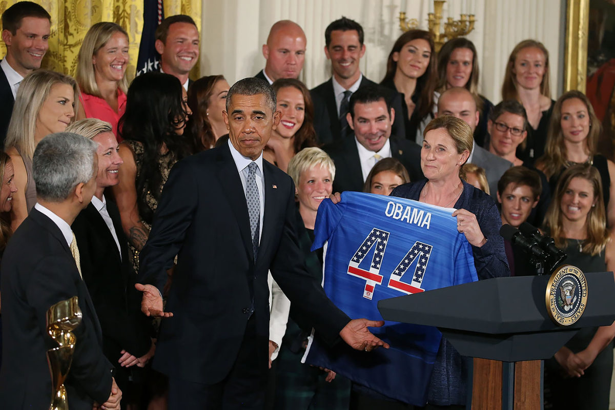 President-Barack-Obama-USWNT-Jill-Ellis-494481216_master.jpg