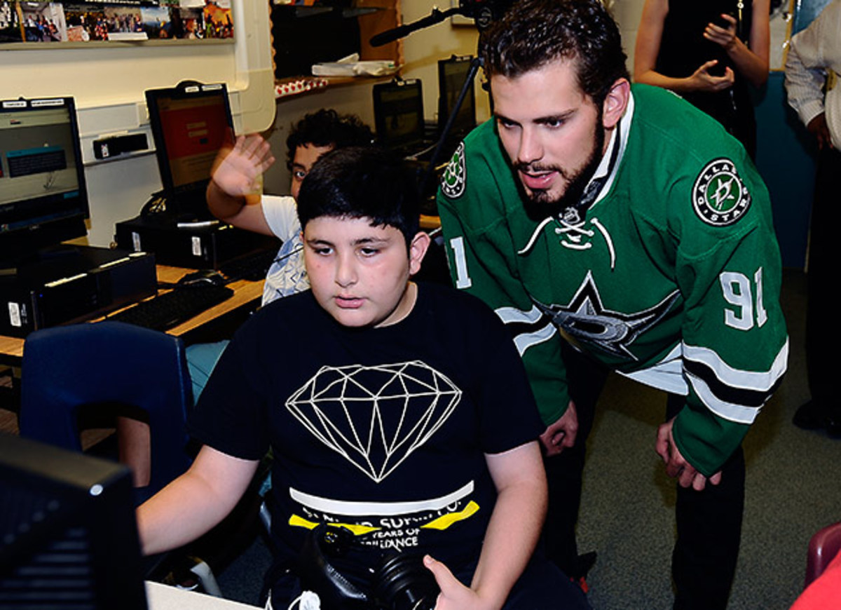 Tyler-Seguin-kid-Graig-Abel.jpg