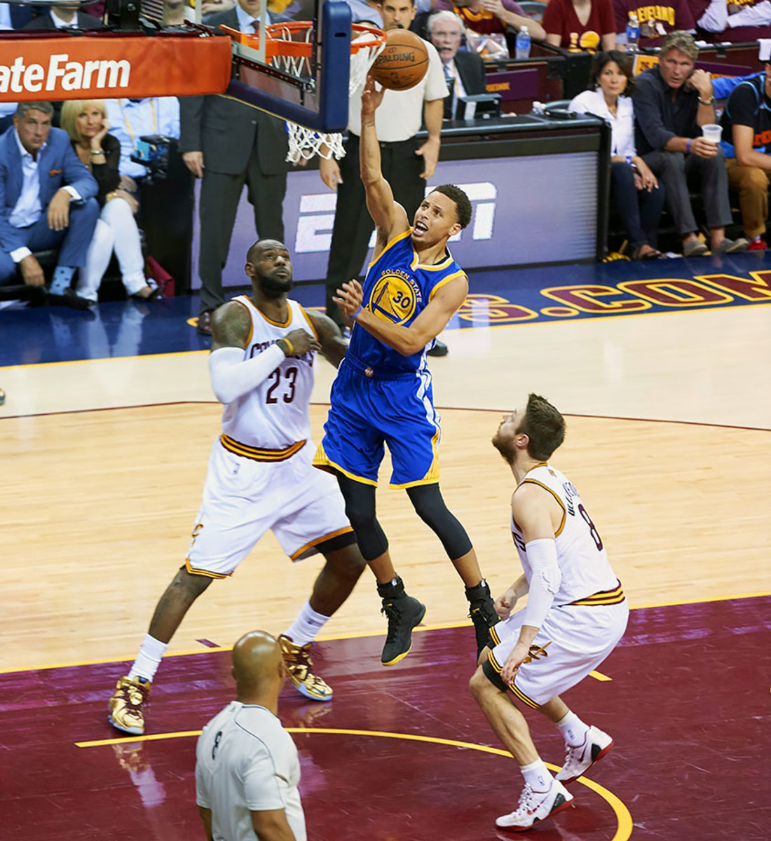 2015-NBA-Finals-Stephen-Curry-LeBron-James-X159718_TK1_3949_0.jpg
