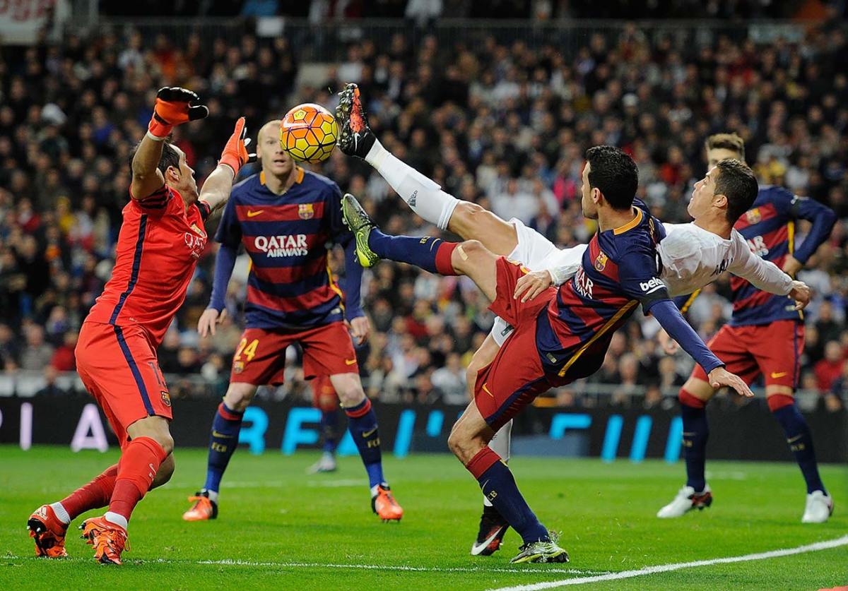 2015-El-Clasico-Real-Madrid-Cristiano-Ronaldo-Barcelona-Sergio-Busquets.jpg