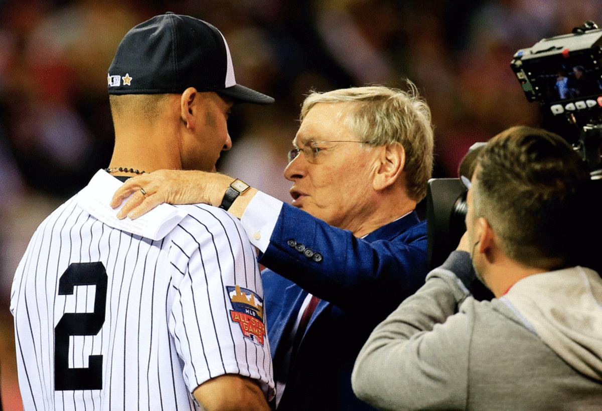 derek-jeter-bud-selig-rob-carr-getty.gif