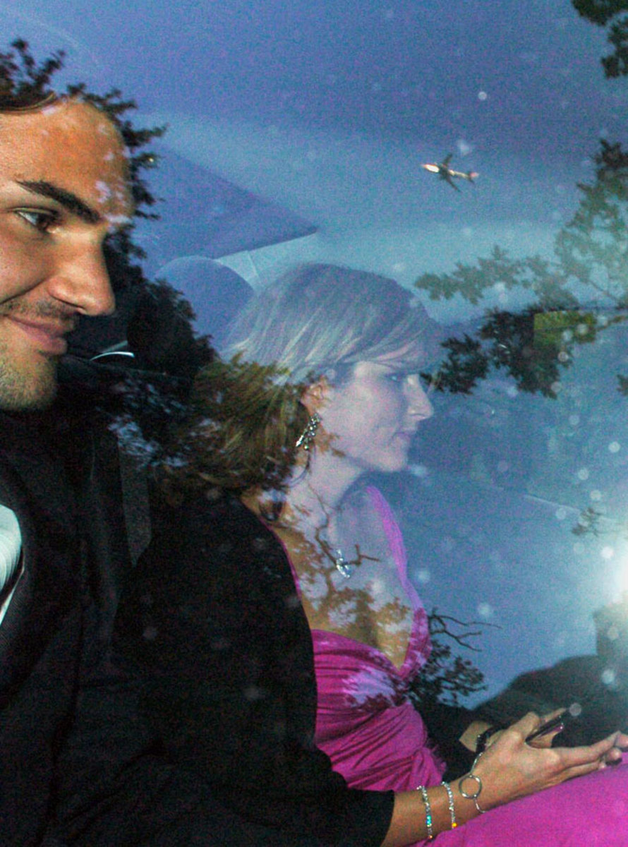 2004-Roger-Federer-Miroslava-Mirka-Vavrinec.jpg