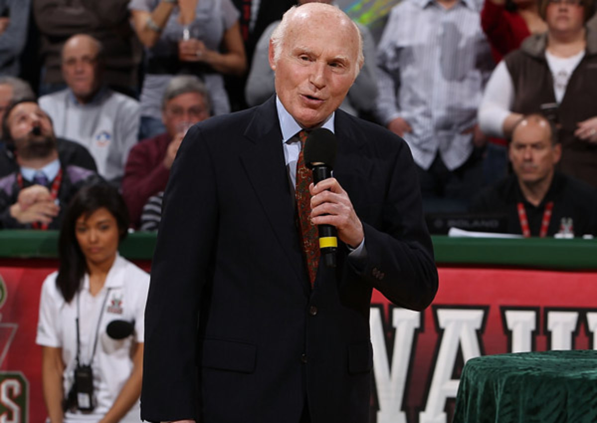 Former Bucks owner Herb Kohl gifts 500 to arena workers Sports