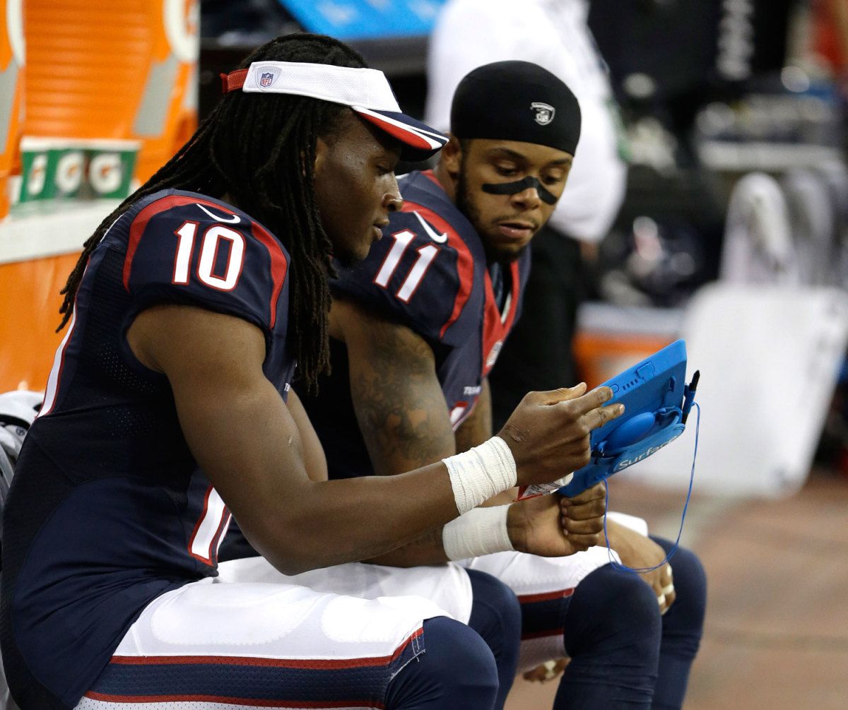 tablet-texans.jpg