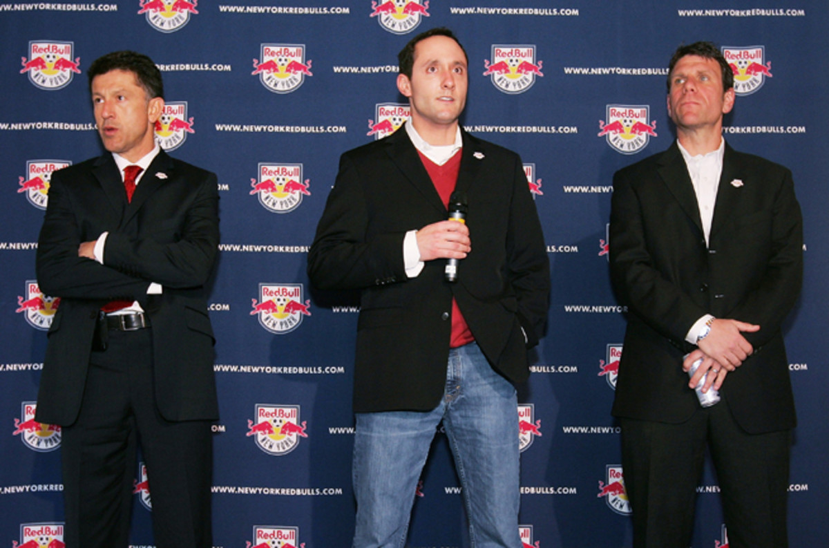 Marc de Grandpre stands between then-Red Bulls coach Juan Carlos Osorio, left, and sporting director Jeff Agoos in 2008. He has returned to the club as its head of commercial operations.