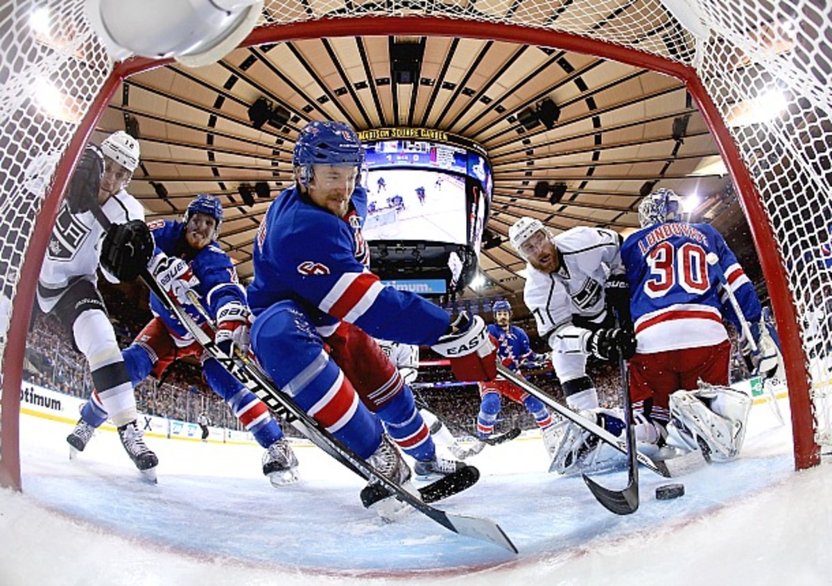 Anton Stralman makes goal-saving play for New York Rangers in Stanley Cup Final