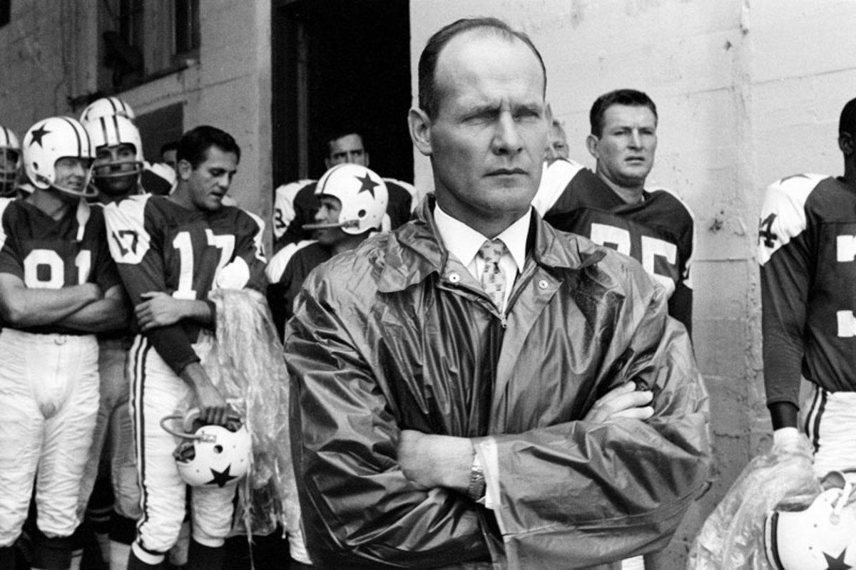 tom-landry-1962-no-hat-men.jpg