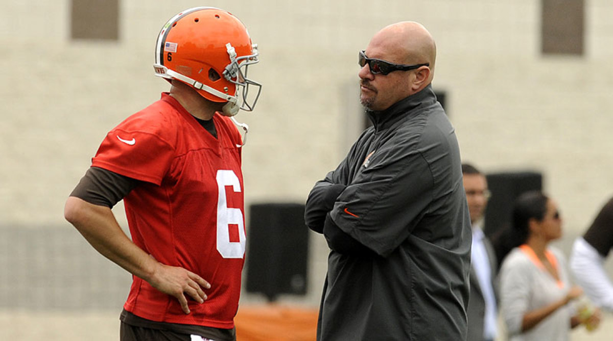 Whether it's Brian Hoyer at quarterback or someone else, Pettine wants his offense to score points and be comfortable playing multiple tempos. (Diamond Images/Getty Images)
