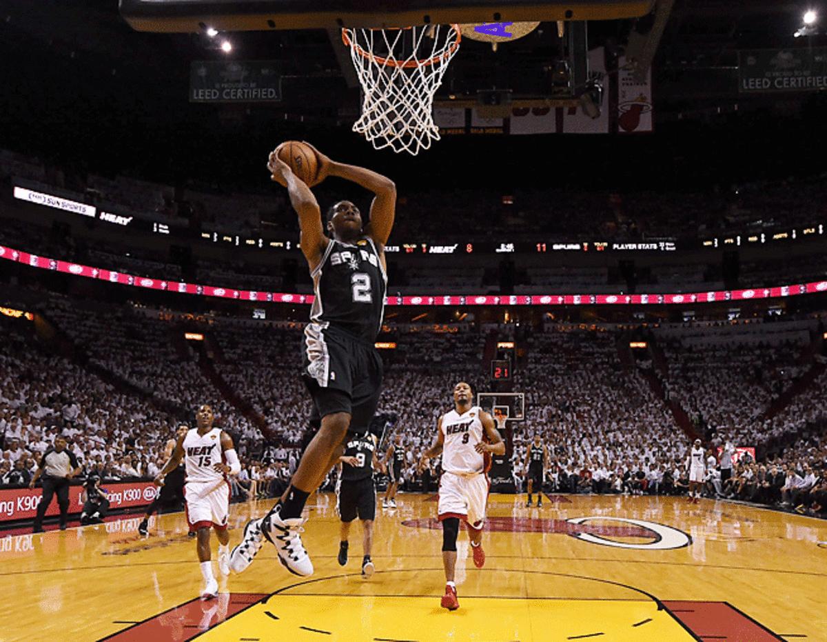 Kawhi Leonard (28 points) helped the Spurs shoot a Finals-best 75.8 percent in the first half.